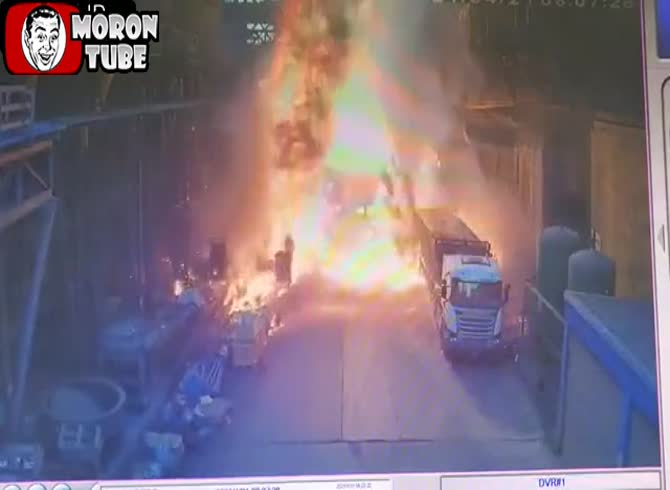 Video :A steel plant is set on fire by a molten metal truck